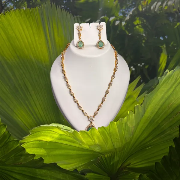 Emerald_Elegance_Necklace_with_Earring_Set_For_Women
