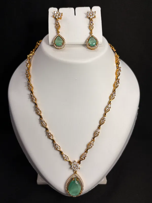Emerald_Elegance_Necklace_with_Earring_Set_For_Women