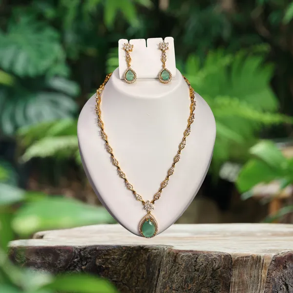 Emerald_Elegance_Necklace_with_Earring_Set_For_Women