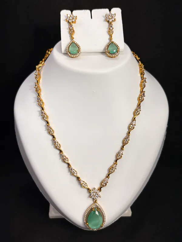Emerald_Elegance_Necklace_with_Earring_Set_For_Women