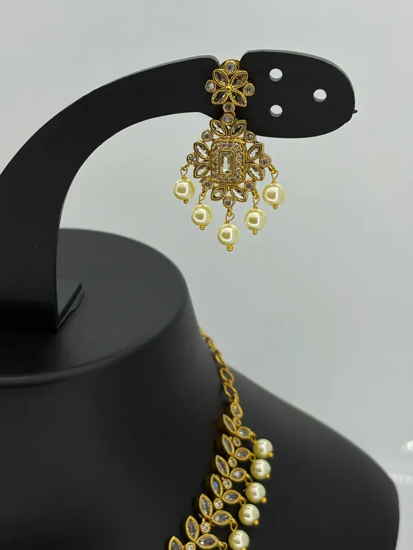 Elegant_Gold-Plated_CZ_Stone_&_Pearl_Choker_Necklace_Set