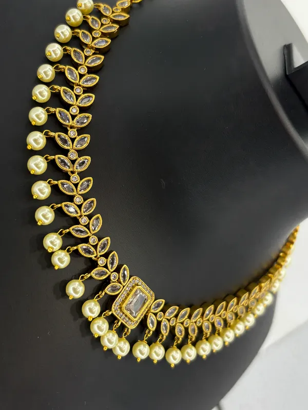 Elegant_Gold-Plated_CZ_Stone_&_Pearl_Choker_Necklace_Set