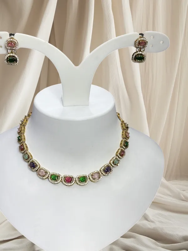 Royal_Multicolor_Oval_Necklace_Set_For_Women