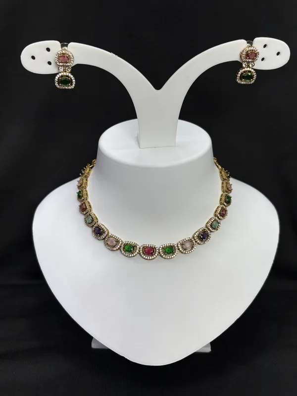 Royal_Multicolor_Oval_Necklace_Set_For_Women