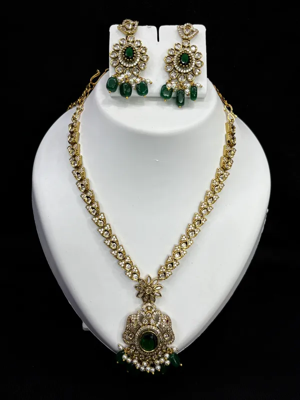 Emerald_Royalty_Necklace_with_Earring_Set_For_Women