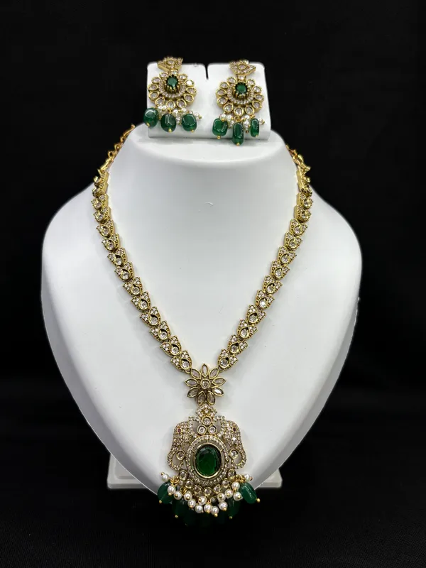 Emerald_Royalty_Necklace_with_Earring_Set_For_Women