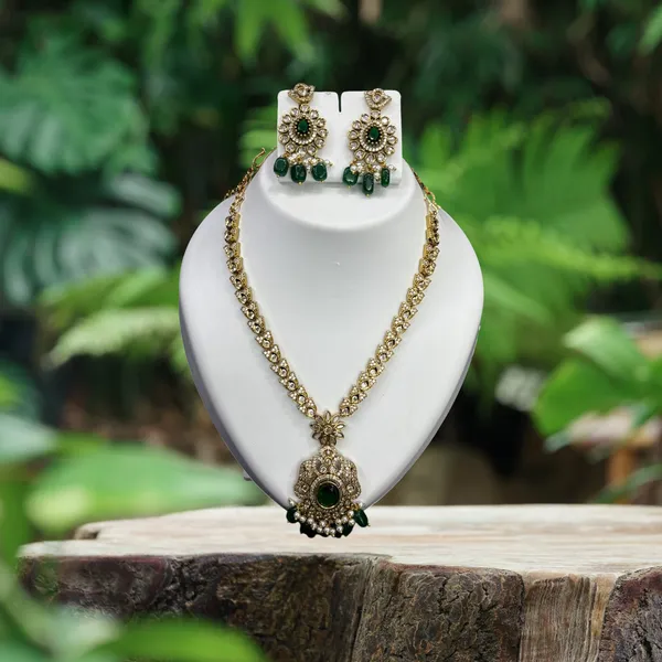 Emerald_Royalty_Necklace_with_Earring_Set_For_Women
