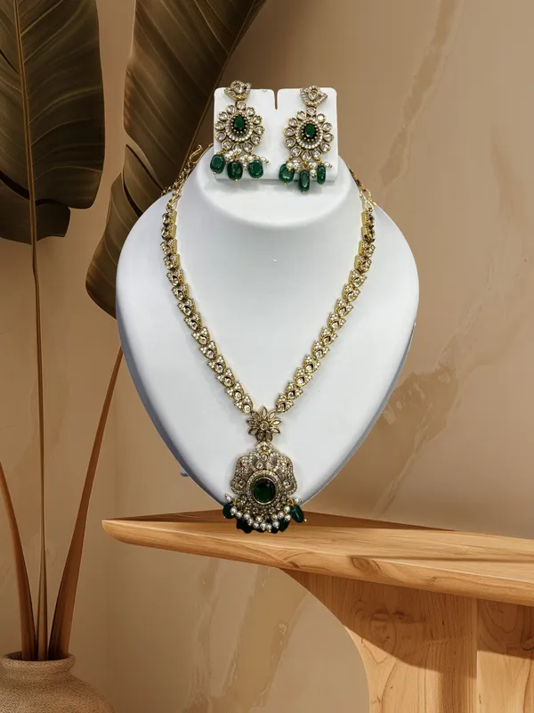 Emerald_Royalty_Necklace_with_Earring_Set_For_Women