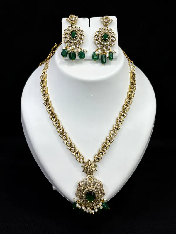Emerald_Royalty_Necklace_with_Earring_Set_For_Women