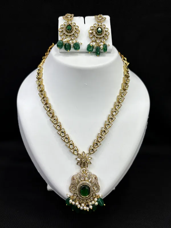 Emerald_Royalty_Necklace_with_Earring_Set_For_Women