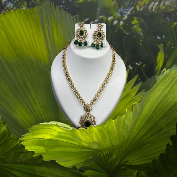 Emerald_Royalty_Necklace_with_Earring_Set_For_Women
