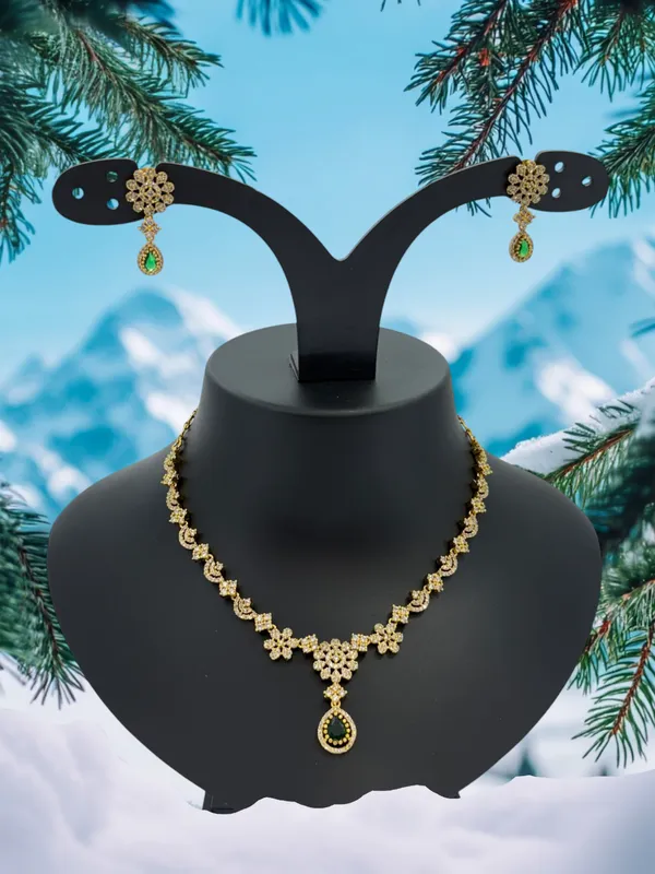 Emerald_Blossom_Gold-Plated_Necklace_Set