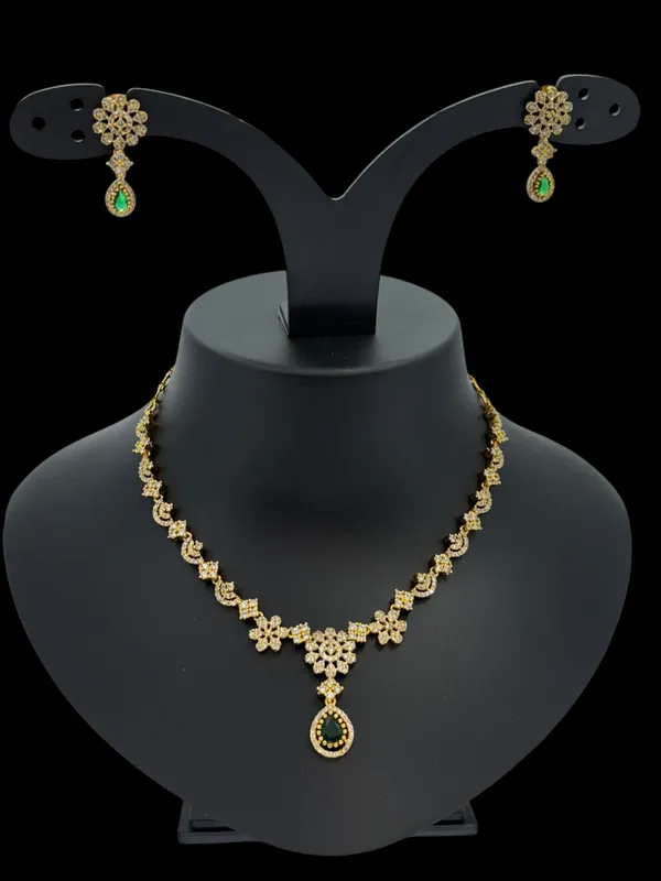 Emerald_Blossom_Gold-Plated_Necklace_Set