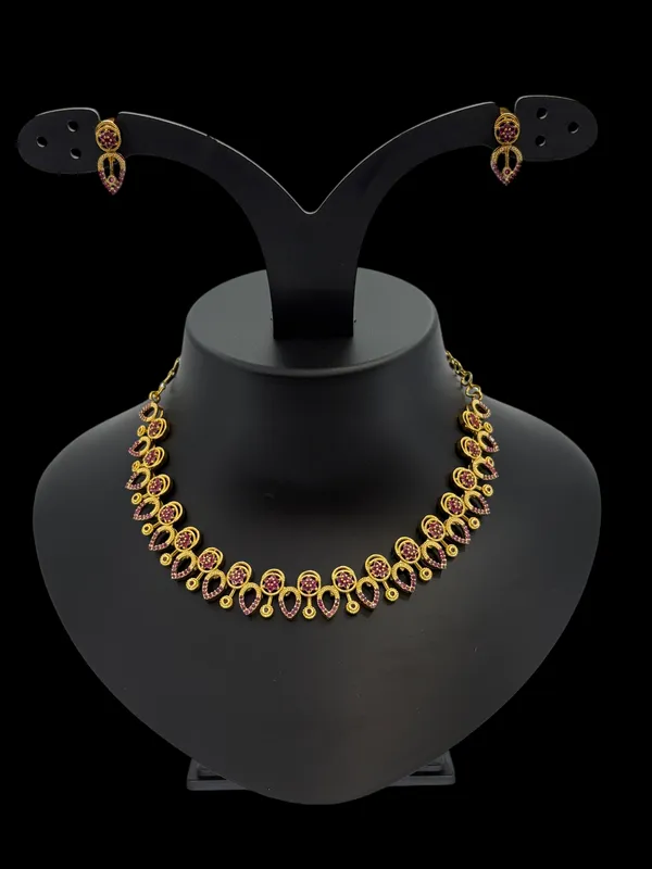 Elegant_Gold-Plated_Ruby_Stone_Necklace_Set_with_Heart-Shaped_Earrings