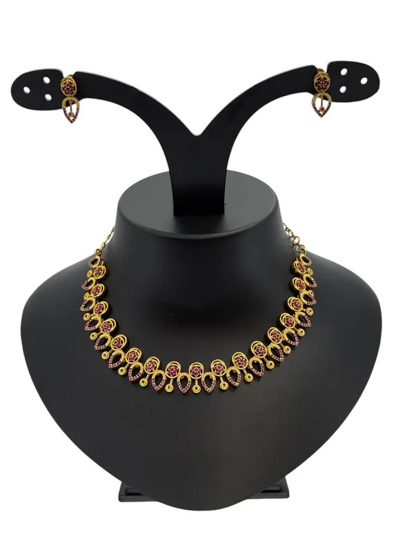 Elegant_Gold-Plated_Ruby_Stone_Necklace_Set_with_Heart-Shaped_Earrings