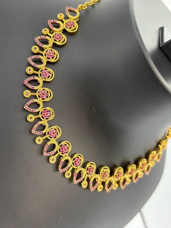 Elegant_Gold-Plated_Ruby_Stone_Necklace_Set_with_Heart-Shaped_Earrings