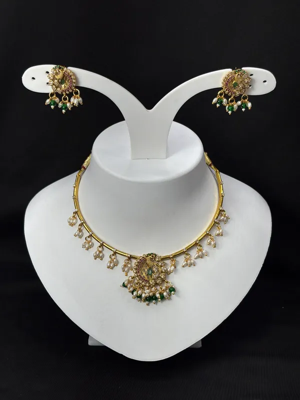 Matt_Gold_Antique_Necklace_Set_For_Women