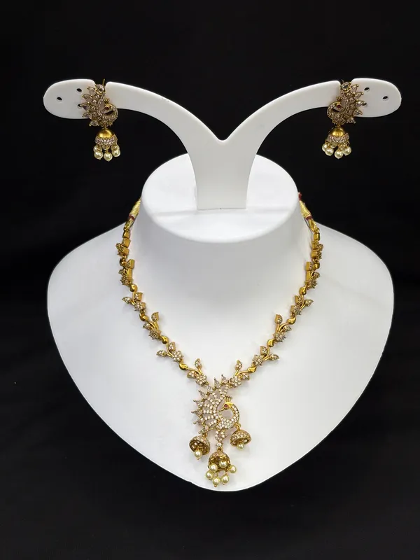 Regal_Peacock_Pearl_Necklace_Set_For_Women