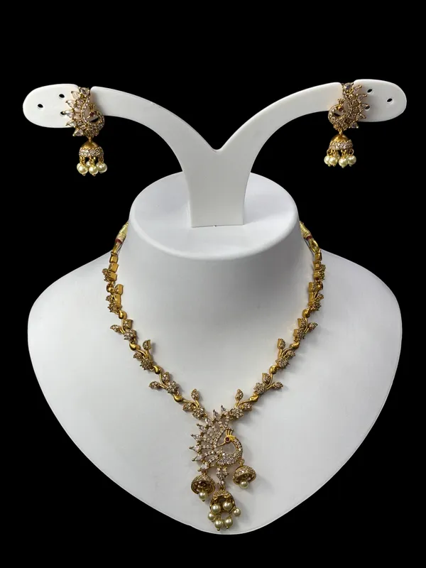 Regal_Peacock_Pearl_Necklace_Set_For_Women