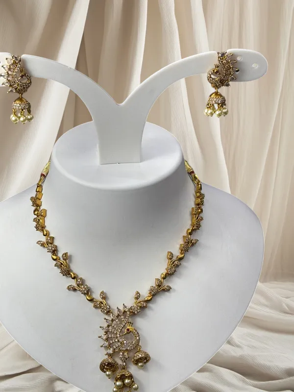 Regal_Peacock_Pearl_Necklace_Set_For_Women