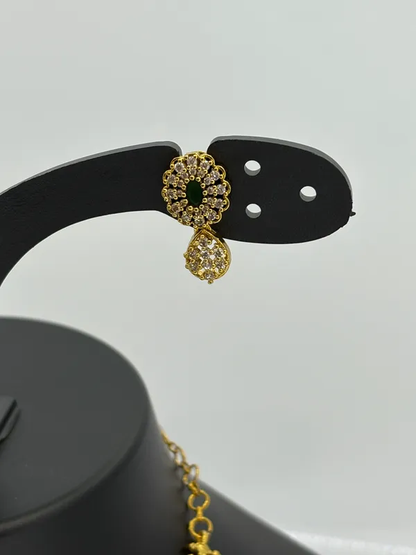 Floral_AD_Necklace_Set_in_Matte_Gold_Finish_with_Green_&_White_Stone_Detailing