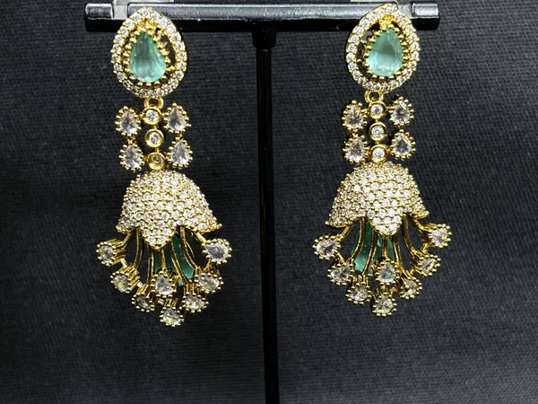 Matte_Gold_American_Diamond_Stone_Earring_Set_For_Women