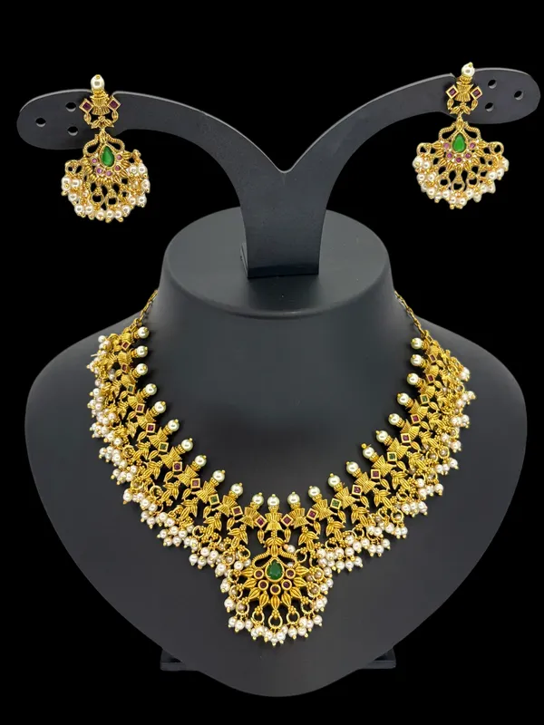 Regal_Lakshmi_Pearl_Choker_Set