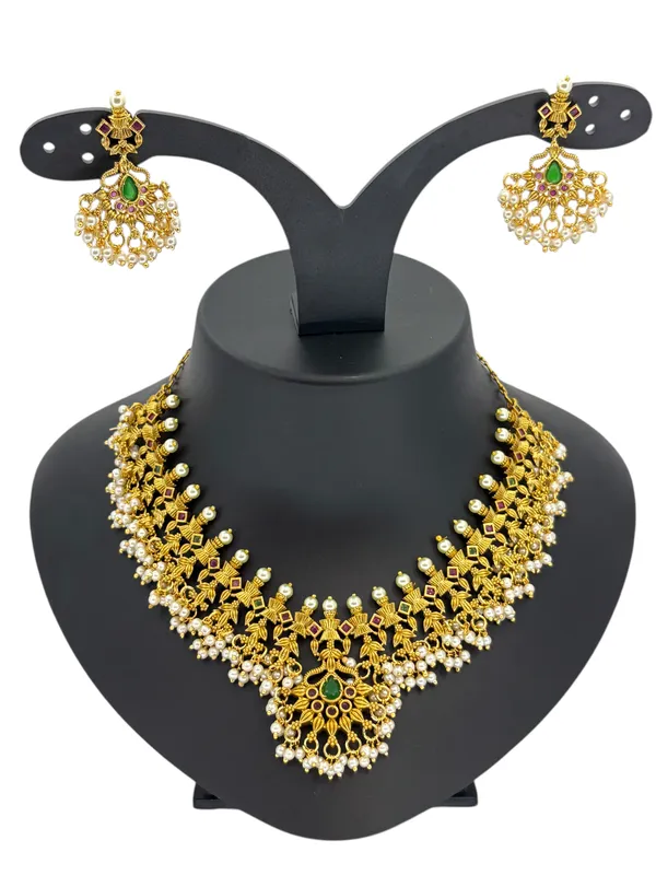 Regal_Lakshmi_Pearl_Choker_Set