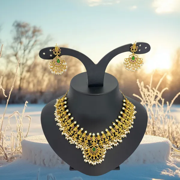 Regal_Lakshmi_Pearl_Choker_Set