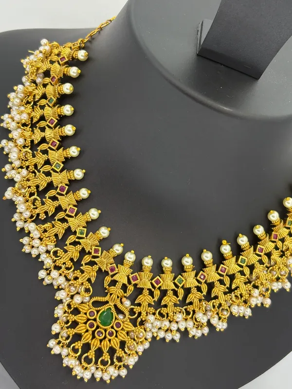 Regal_Lakshmi_Pearl_Choker_Set