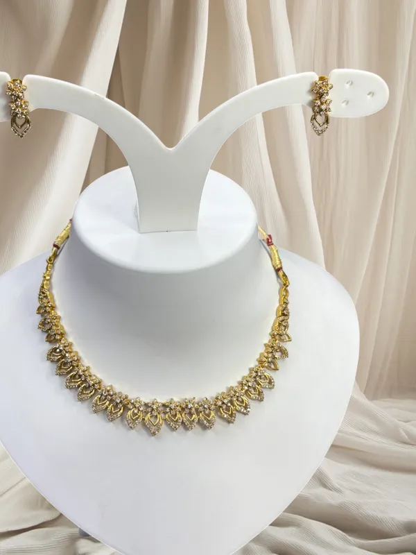 Matt_Gold_Royal_Sparkle_Gold_Necklace_Set_For_Women