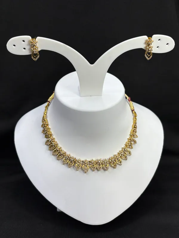 Matt_Gold_Royal_Sparkle_Gold_Necklace_Set_For_Women