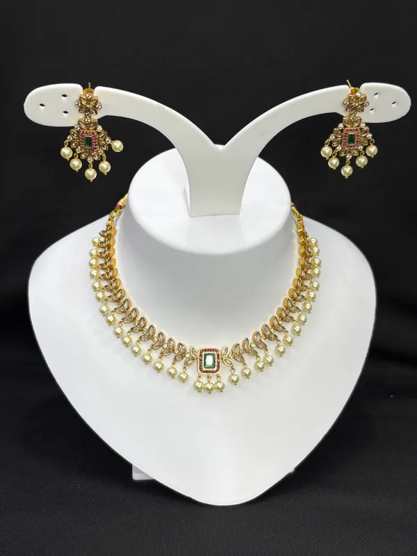 Matt_Gold_Royal_Emerald_Square_Pearl_Necklace_Set_For_Women