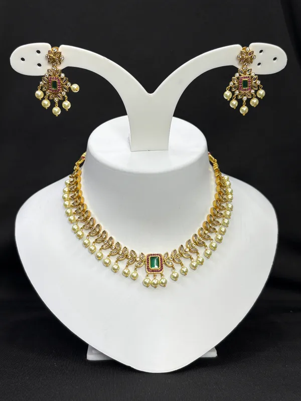 Matt_Gold_Royal_Emerald_Square_Pearl_Necklace_Set_For_Women
