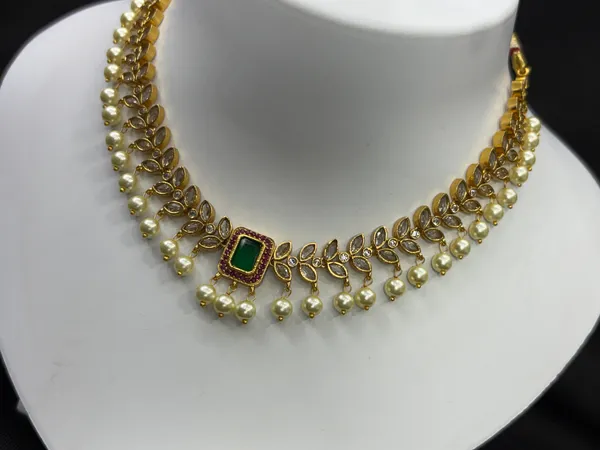 Matt_Gold_Royal_Emerald_Square_Pearl_Necklace_Set_For_Women