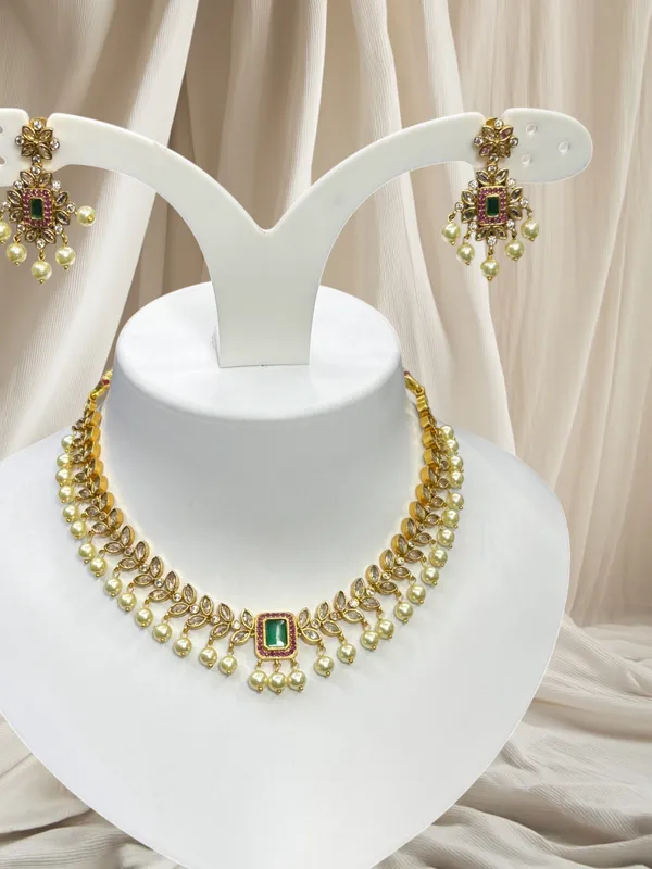 Matt_Gold_Royal_Emerald_Square_Pearl_Necklace_Set_For_Women