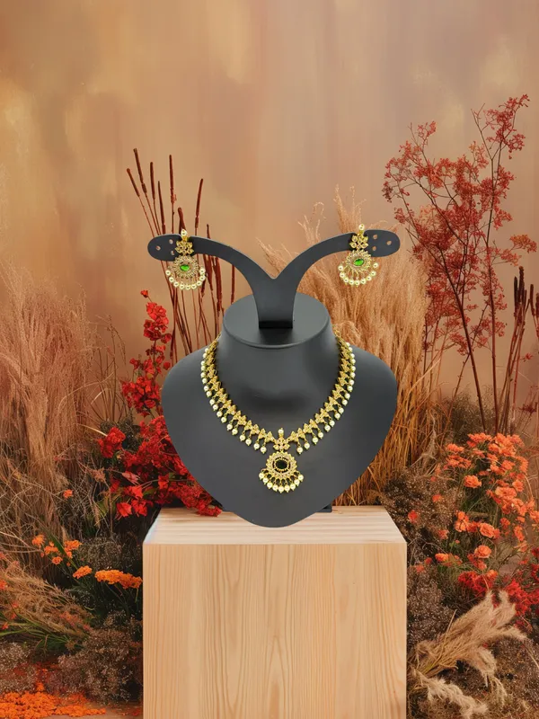 Emerald_Green_Stone_Bridal_Necklace_Set_with_Pearl_Drops_&_Designer_Pendant