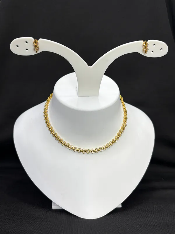 Matt_Gold_Elegant_Floral_Twist_Diamond_Necklace_For_Women