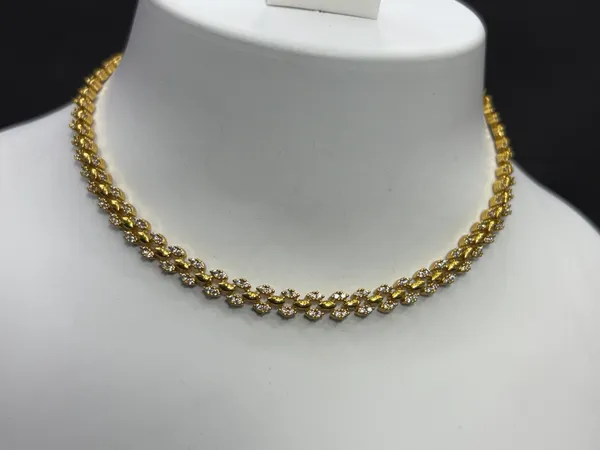 Matt_Gold_Elegant_Floral_Twist_Diamond_Necklace_For_Women