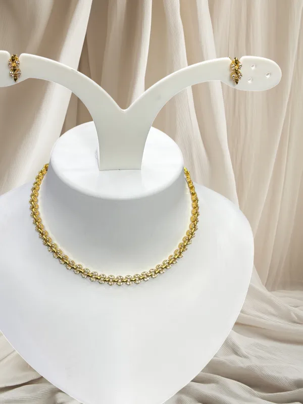 Matt_Gold_Elegant_Floral_Twist_Diamond_Necklace_For_Women