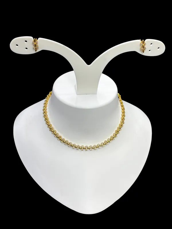 Matt_Gold_Elegant_Floral_Twist_Diamond_Necklace_For_Women