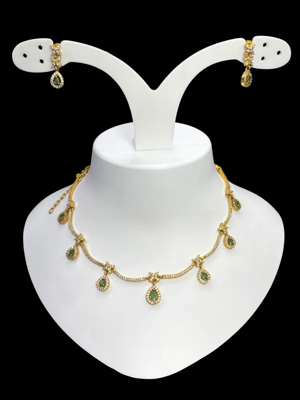 Matt_Gold_Royal_Emerald_Elegance_Teardrop_Necklace_Set_For_Women