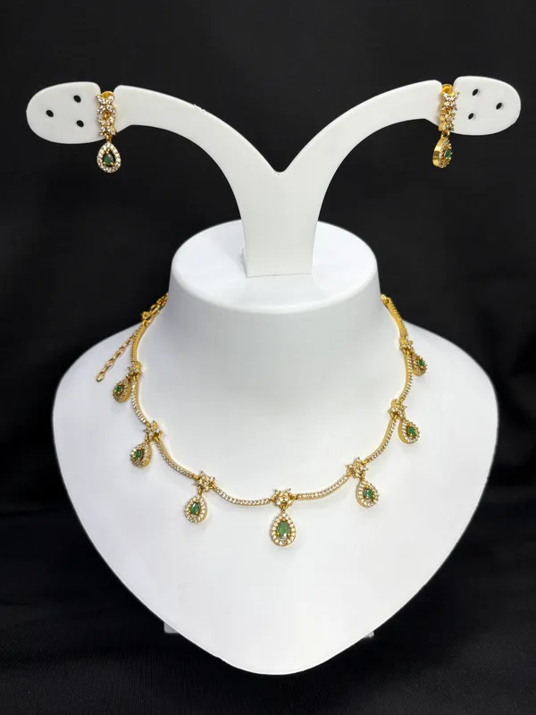 Matt_Gold_Royal_Emerald_Elegance_Teardrop_Necklace_Set_For_Women