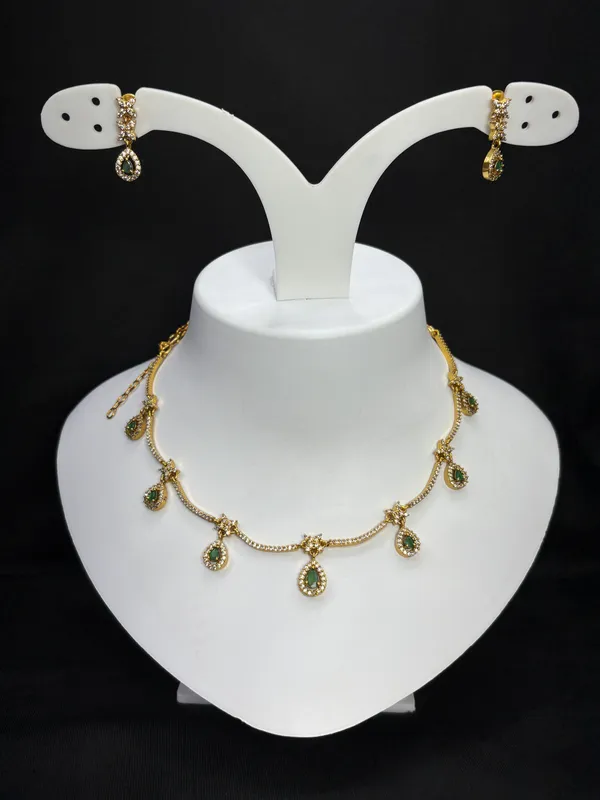 Matt_Gold_Royal_Emerald_Elegance_Teardrop_Necklace_Set_For_Women