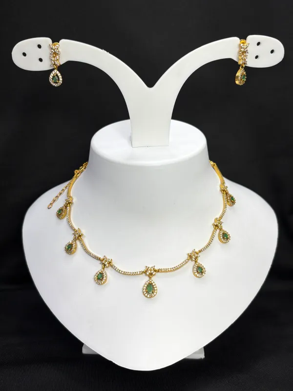 Matt_Gold_Royal_Emerald_Elegance_Teardrop_Necklace_Set_For_Women