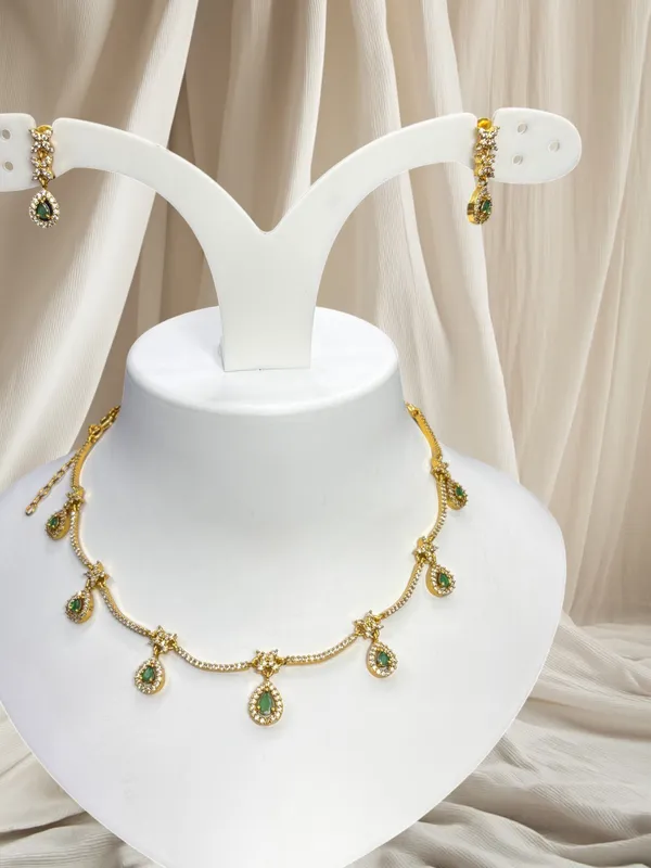 Matt_Gold_Royal_Emerald_Elegance_Teardrop_Necklace_Set_For_Women
