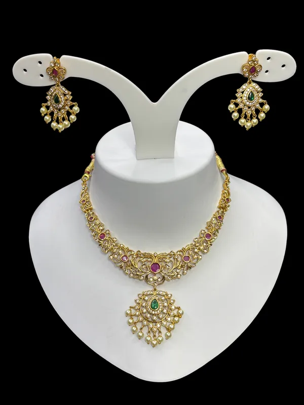 Matt_Gold_Antique_Green_Drop_Choker_Set_For_Women