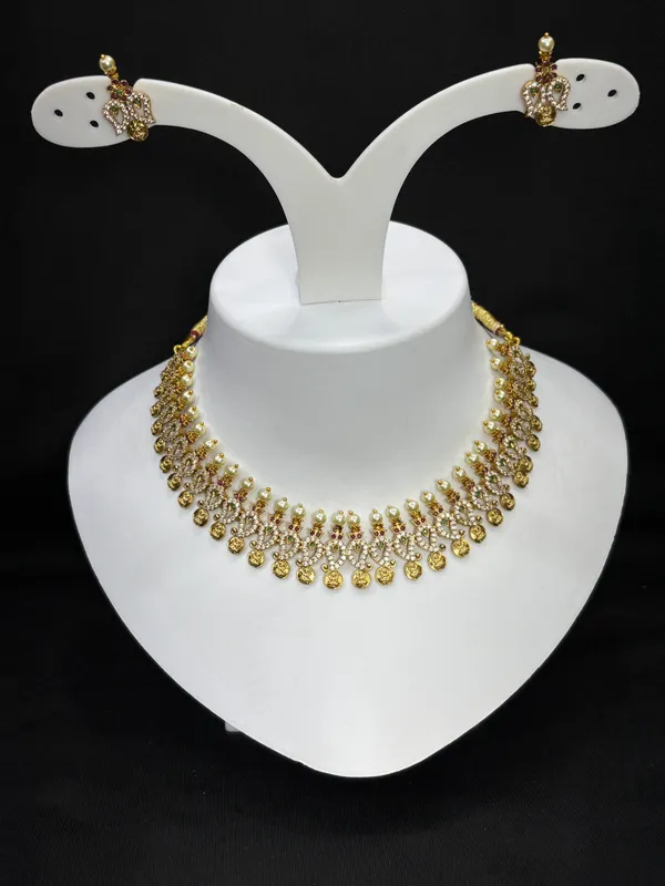 Matt_Gold_Regal_Pearl_Temple_Choker_Set_For_Women