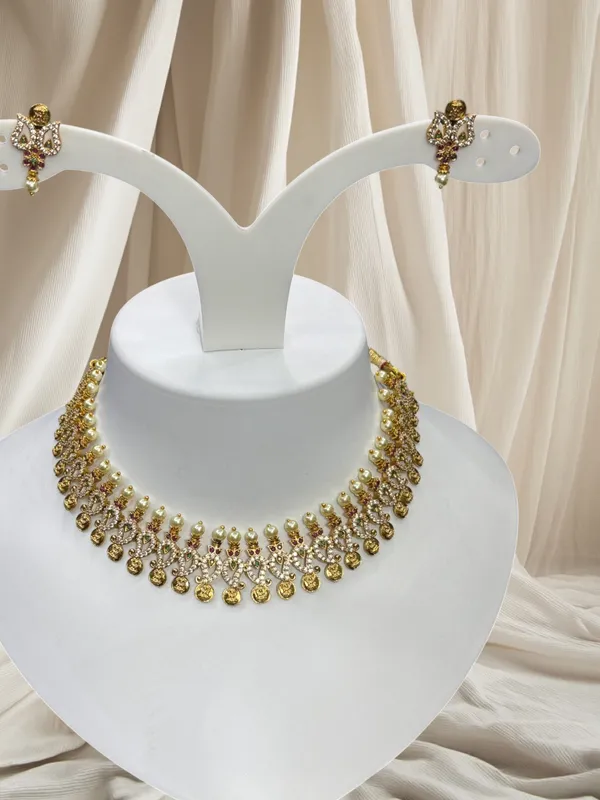 Matt_Gold_Regal_Pearl_Temple_Choker_Set_For_Women