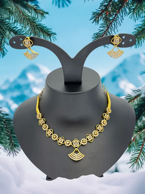 Elegant_Diamond_Bloom_Necklace_Set
